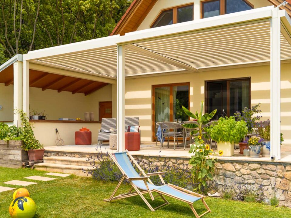 Teraszfedés bioklimatikus pergolával